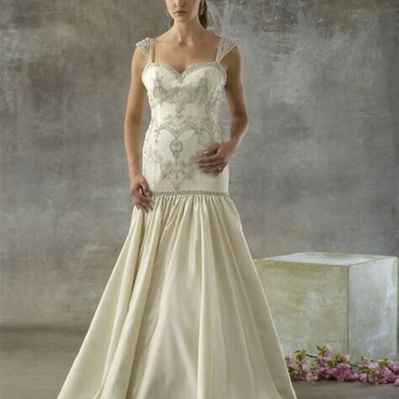 Beaded Wedding Dress SZ 2 Ivory Silk Lace Shiny - Picture 2 of 8